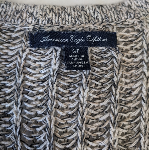 American Eagle Outfitters Cable Knit V Neck Cardigan Front Pockets - Picture 4 of 10